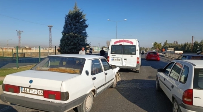 Malatya'da zincirleme trafik kazasında 5 kişi yaralandı