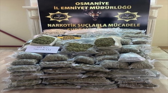 Osmaniye'de otomobilin bagajında 103 kilo 700 gram uyuşturucu ele geçirildi