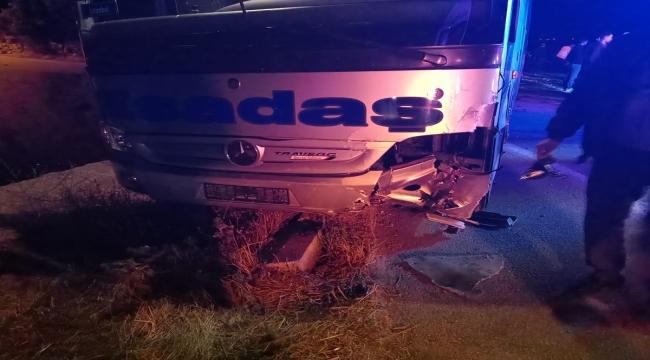 Sivas'ta yolcu otobüsüyle otomobil çarpıştı, 3 kişi yaralandı 