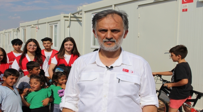 Türk Kızılay Pazarcık'ta depremzede çocuklara kırtasiye seti dağıttı