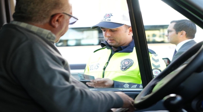 Ülke genelinde eş zamanlı okul çevreleri ve servis araçları denetimi yapıldı