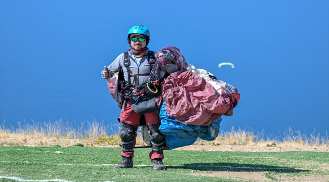 Van'da Yamaç Paraşütü ve Paramotor Hedef Şampiyonası devam ediyor