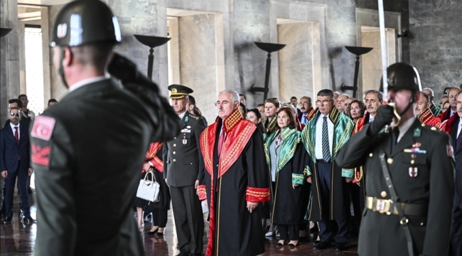 Yargıtay üyeleri adli yıl açılışı dolayısıyla Anıtkabir'i ziyaret etti