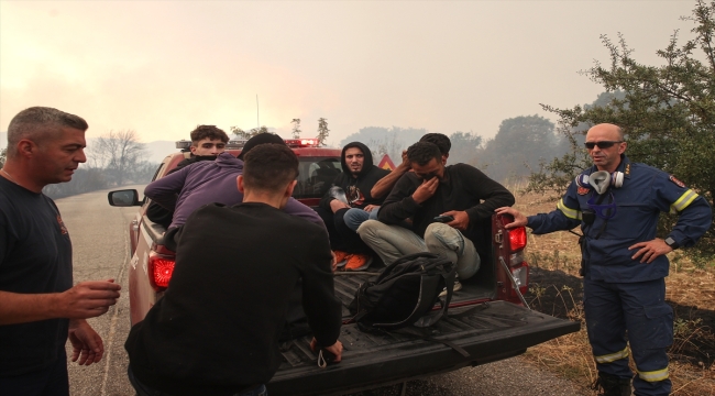 Yunanistan'daki yangınlarda düzensiz göçmenler de çıkış yolu arıyor