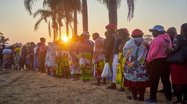 Zimbabve'de devlet başkanlığına yeniden seçilen Mnangagwa için yemin töreni yapıldı