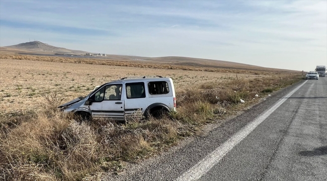 Afyonkarahisar'da şarampole devrilen hafif ticari araçtaki 1 kişi öldü