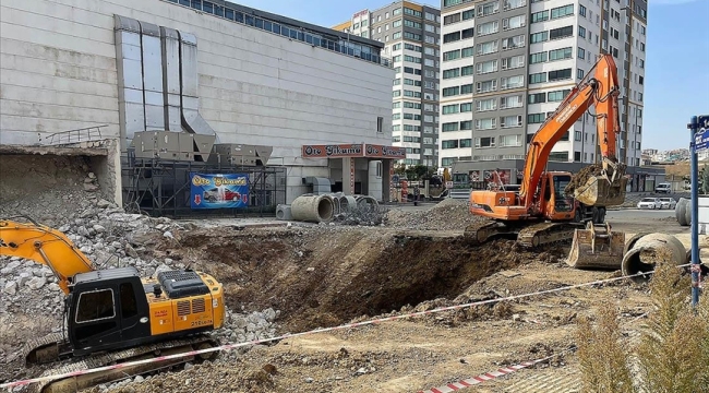 Ankara'da 11 katlı binanın açık otoparkı çöktü