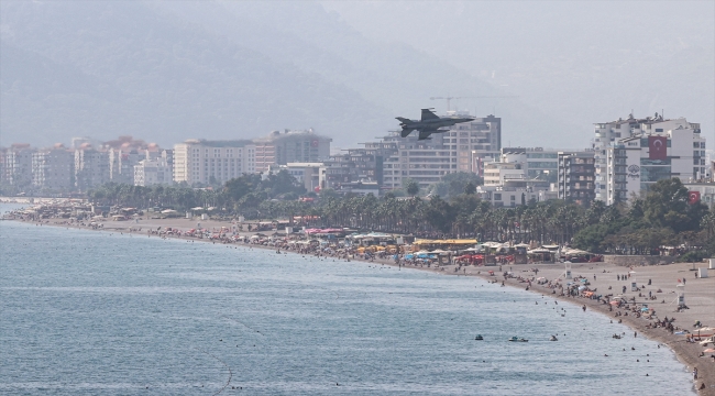 Antalya'da Cumhuriyet'in 100. yılı kutlamaları kapsamında 2 F-16 prova uçuşu yaptı