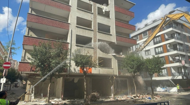 Bahçelievler'de patlamada hasar gören binanın kontrollü yıkımına başlandı