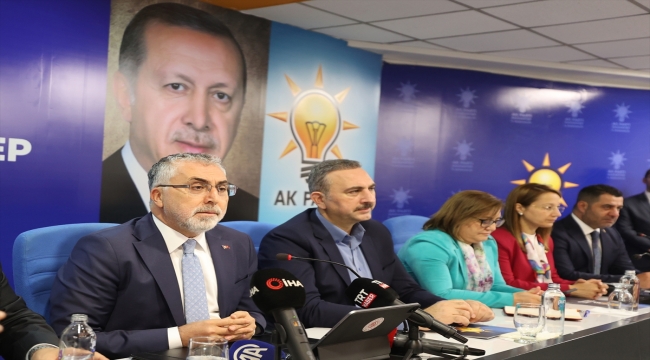 Bakan Işıkhan, AK Parti Gaziantep İl Başkanlığında konuştu