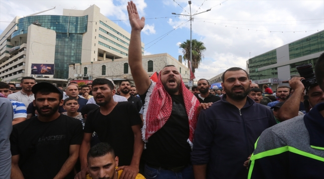 Batı Şeria'da binlerce Filistinli, İsrail'in Gazze saldırılarını protesto etti