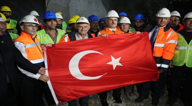 Binali Yıldırım, Erzincan'daki Sünebeli Tüneli Işık Görme Töreni'nde konuştu