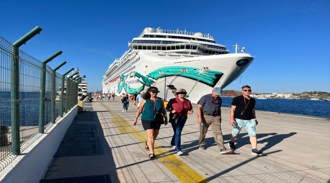 Bodrum'a "Norwegian Jade" isimli kruvaziyer ile 2 bin 446 yolcu geldi