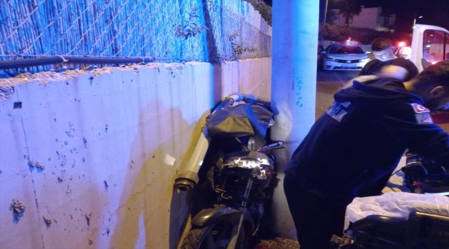 Bodrum'da aydınlatma direği ile istinat duvarı arasına sıkışan motosiklet sürücüsü öldü