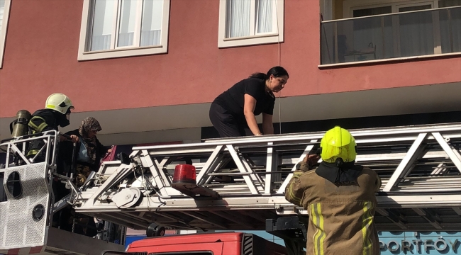 Bursa'da 10 katlı apartmanda yangın çıktı
