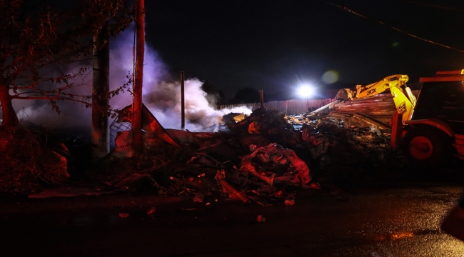 Bursa'da atık malzemelerin toplandığı alanda çıkan yangın söndürüldü