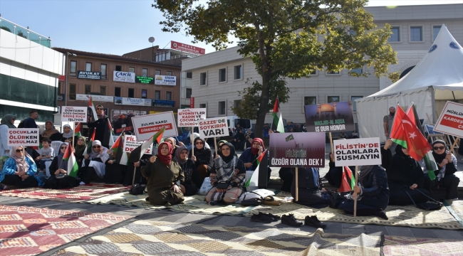 Bursalı kadınlar Filistin'e destek için çocuklarıyla oturma eyleminde