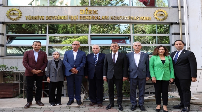 CHP Genel Başkan adayı Özel, DİSK'i ziyaret etti