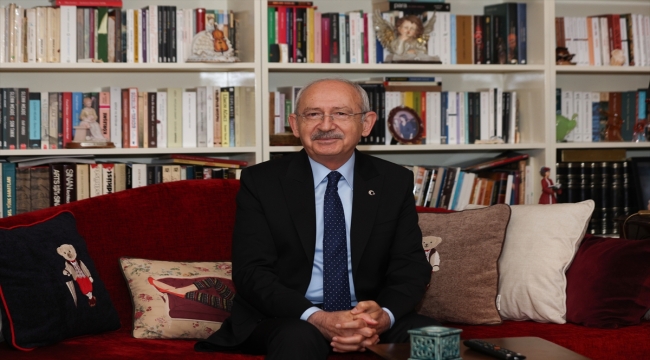 CHP Genel Başkanı Kılıçdaroğlu, Ahmet Taner Kışlalı'nın eşi Nilüfer Kışlalı'yı ziyaret etti