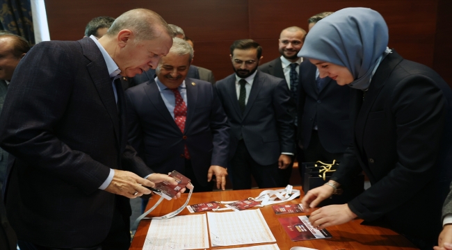 Cumhurbaşkanı Erdoğan, AK Parti 4. Olağanüstü Büyük Kongresi delege kartını teslim aldı