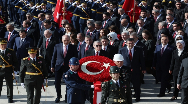 Cumhurbaşkanı Erdoğan başkanlığındaki devlet erkanı, Cumhuriyet'in 100'üncü yılında Anıtkabir'i ziyaret etti: