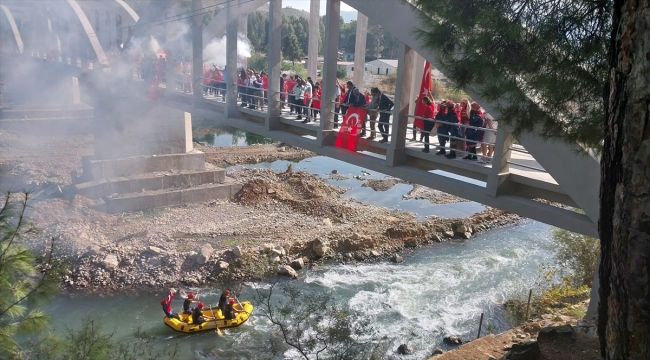 Dalaman'daki tarihi Atatürk Köprüsü'nde Cumhuriyet'in 100. yıl dönümü kutlandı