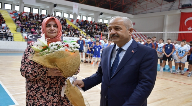 Depremde hayatını kaybeden voleybolcu anısına düzenlenen turnuva başladı