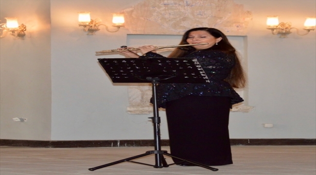 Devlet sanatçısı Şefika Kutluer, Eskişehir'de depremzedeler yararına konser verdi