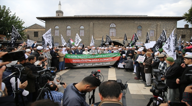 Diyarbakır'a farklı illerden gelen kanaat önderleri İsrail'in saldırılarını protesto etti