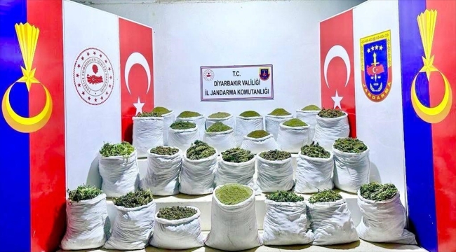 Diyarbakır'da 1 ton 640 kilogram esrar ele geçirildi