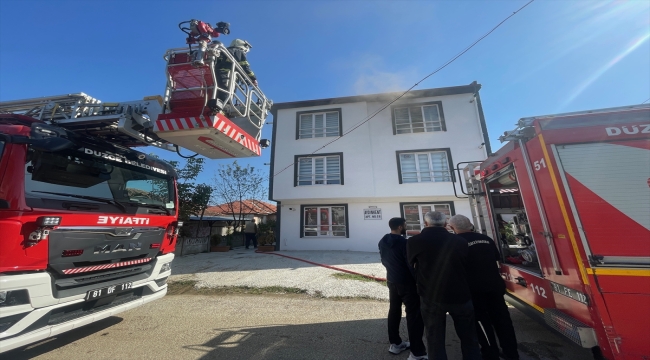 Düzce'de 3 katlı apartmanda çıkan yangın söndürüldü