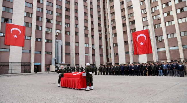 Edirne'de askeri araç kazasında şehit düşen Uzman Çavuş Merzifonluoğlu'nun naaşı, memleketi Çankırı'ya uğurlandı