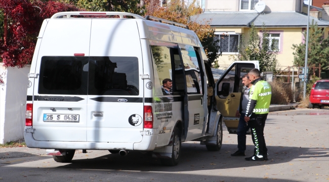 Ehliyetsiz sürücü ile akrabalarının saldırısı sonucu 2 polis memuru yaralandı