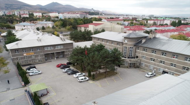Erzurum'da eski askeri hastane binası asırlık liseye devredildi