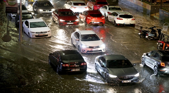 Fethiye'de sağanak hayatı olumsuz etkiledi