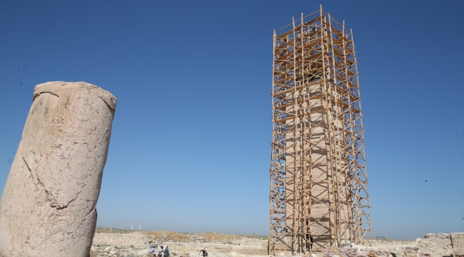 Harran'ın depremlerde hasar gören 13 asırlık simge minaresi onarılıyor