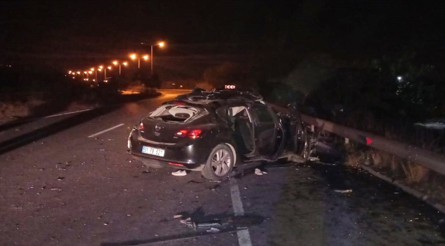 Hatay'da otomobille kamyonetin çarpıştığı kazada 3 kişi öldü, 1 kişi yaralandı