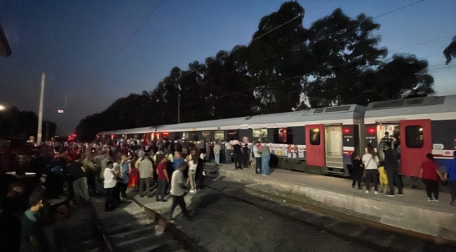 Hatay'da süslenen tren, Kurtuluş Savaşı'nda ilk kurşunun atıldığı Dörtyol'a öğrenci taşıdı