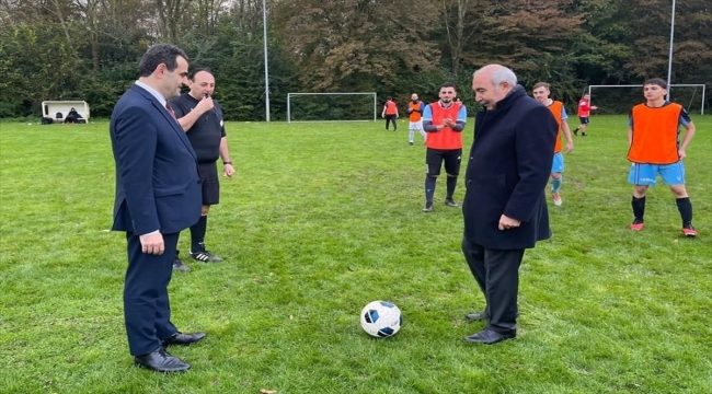 Hollanda'da, Türkiye Cumhuriyeti'nin 100. yılı etkinlikleri kapsamında futbol turnuvası düzenlendi