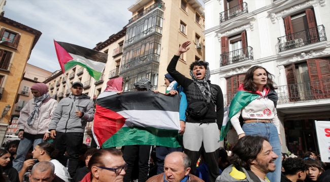 İspanya'da öğrenciler Filistin'e destek için ders bırakarak eylem yaptı