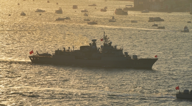 İstanbul Boğazındaki Türk donanma tarihinin en büyük resmigeçidi tamamlandı
