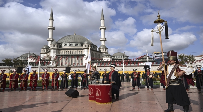 İstanbul'un düşman işgalinden kurtuluşunun 100'üncü yıldönümü Taksim'de törenle kutlandı