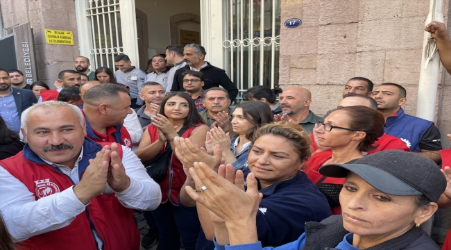 İzmir'de belediye iştiraki İZENERJİ çalışanları iş bıraktı