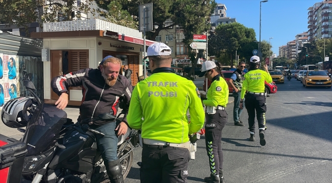 Kadıköy'de dron destekli kırmızı ışık ihlali denetimi yapıldı