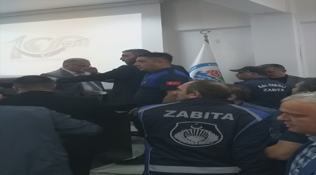 Karadeniz Ereğli Belediyesi meclis toplantısında çıkan kavgada 2 üye yaralandı