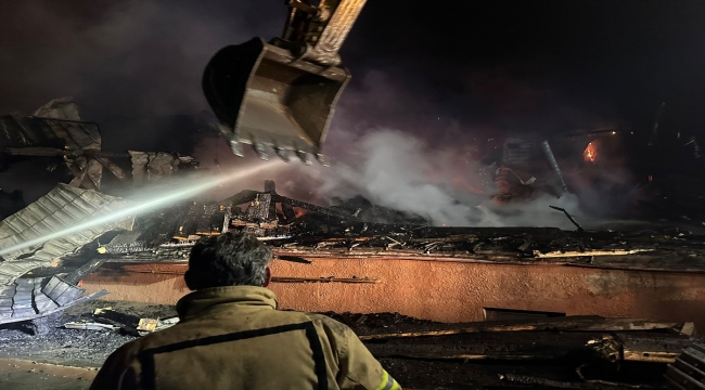 Kars'ta Kütük Ev'de tekrar başlayan yangın söndürüldü