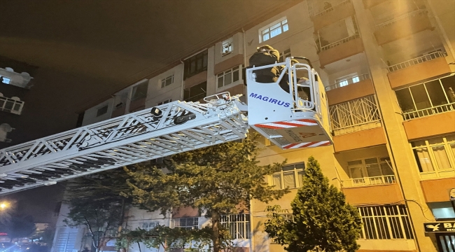 Kayseri'de yangın çıkan apartmanda mahsur kalanları itfaiye kurtardı