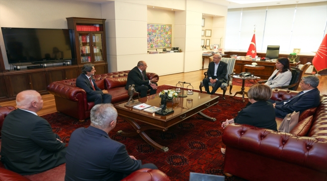 Kılıçdaroğlu, İzmir Sanayici ve İşadamları Derneği heyetini kabul etti