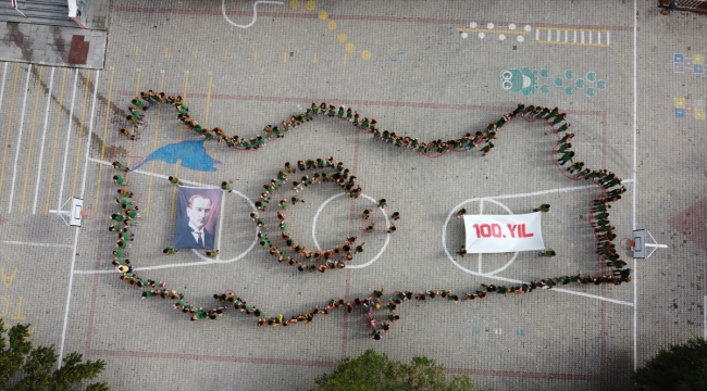 Malatya'da 100 öğrenci ile 100. yıl koreografisi oluşturuldu