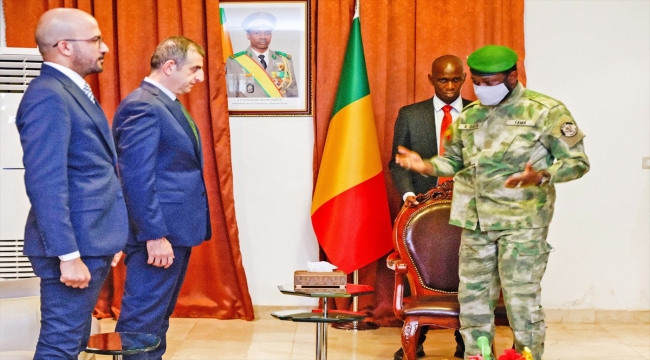 Mali'den Selçuk Bayraktar ve Haluk Bayraktar'a "Ulusal Nişan" verilmesi